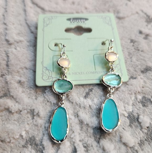 Sold!! New in the Boutique! Tricolor earrings-White, Teal and Blue - Picture 1 of 7